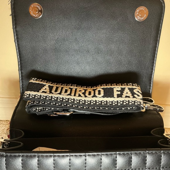 Original Imported Audi Roo Quilted Black Leather Bag with Detachable Strap - Picture 3 of 6